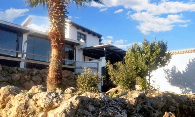 Loja Villa | Elegant Villa in Loja with Private Pool and Spa Amenities