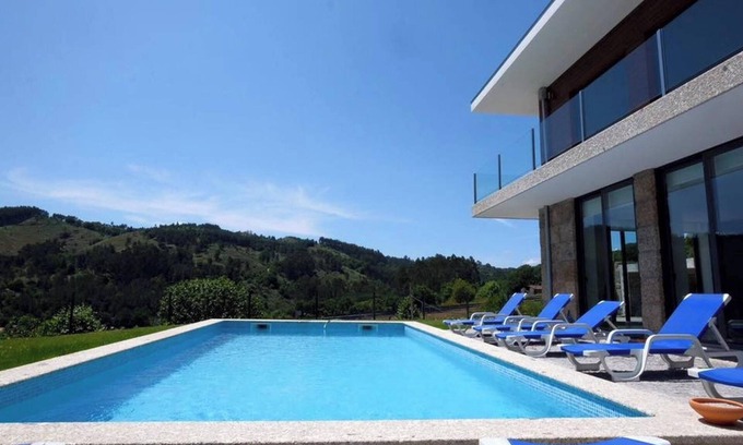 Tabuacas Villa | Perfect Getaway: Villa with Pool & Balcony in Vieira do Minho