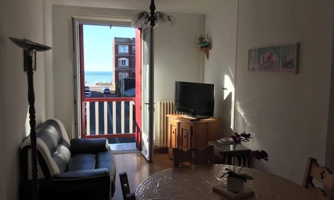 Mers-les-Bains Apartment | Beachside Apartment for 6 at Mers-les-Bains - Rated 9/10