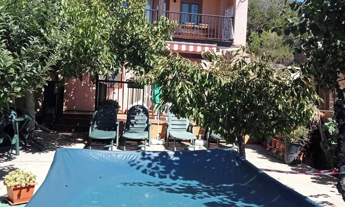 Rozuelo House | Guest Rated 10/10: Inviting Home for 6 People at Tedejo