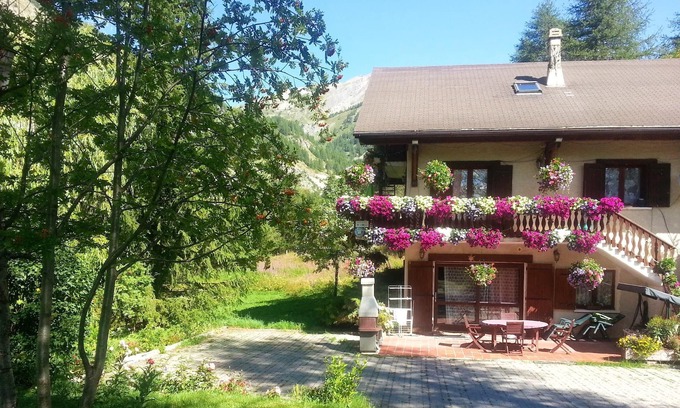 Esteng Apartment | Homerez - Nice apartement for 2 ppl. with terrace at Entraunes