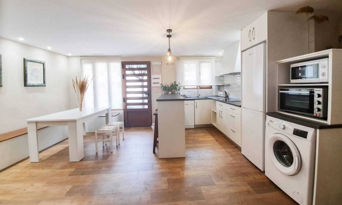 Alcala del Jucar House | Charming Bungalow for 6 in Alcalá del Júcar - Pet Friendly
