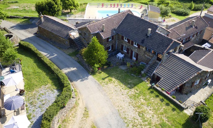 Gravieres House | Homerez - Nice house for 6 ppl. with shared pool and terrace at Gravières