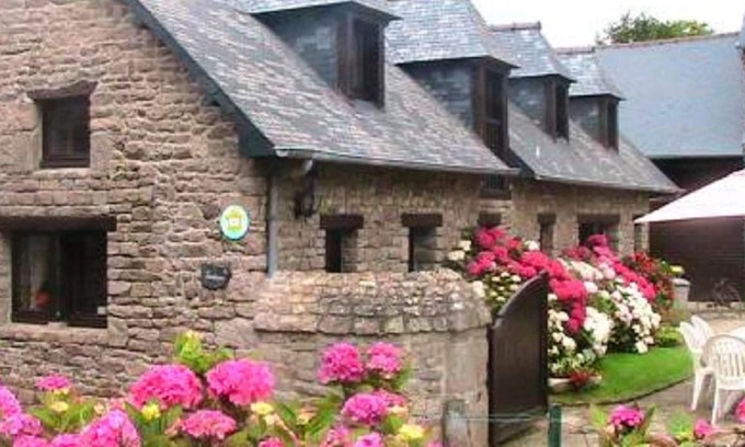 Plehedel House | Homerez - Nice house with garden and terrace & Wifi