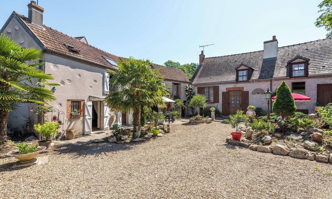 Mer House | Discover a Serene House with Garden in Mer for 6 Guests