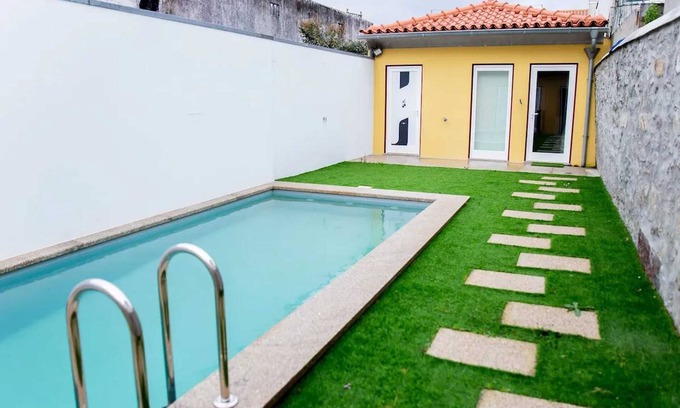 Monserrate Apartment | Cozy Apartment for 6 with Pool and Ocean View in Viana