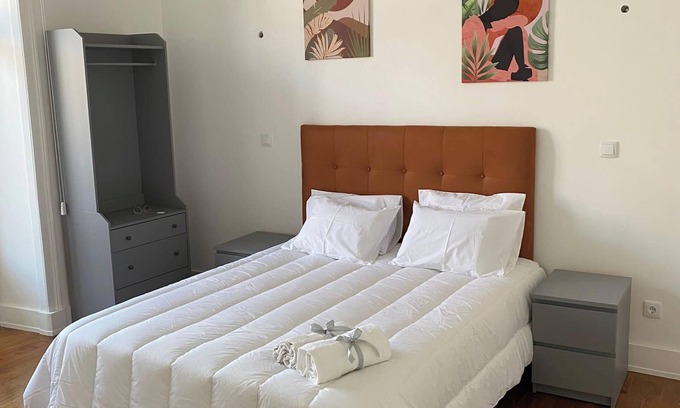 Penha de Franca Apartment | Guest Rated 10/10: Balcony Apartment for 9 in Lisboa