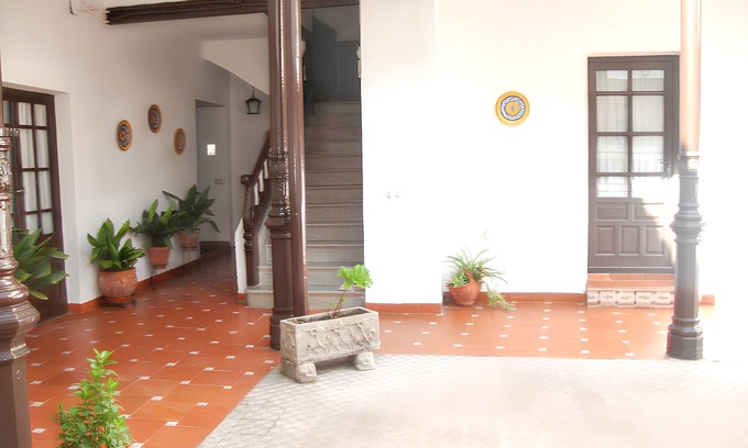 Almagro House | Ideal Family Retreat with Spa and Kitchen in Almagro