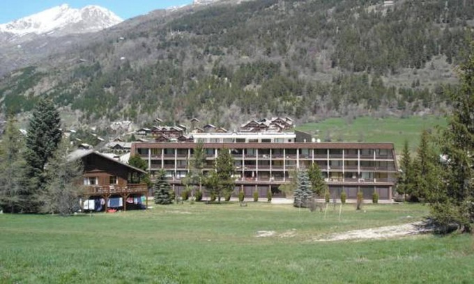 La Salle-les-Alpes Apartment | Discover Homerez Studio with Spa and Lake View in La Salle