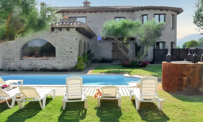 Torroella de Montgri Villa | Homerez - Villa in Torroella de Montgrí