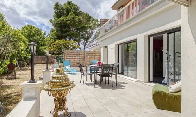 Morieres-les-Avignon Villa | Homerez - Villa in Morières-lès-Avignon