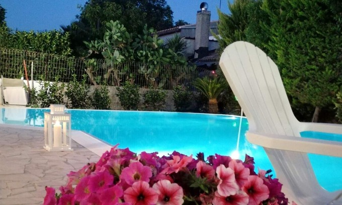 Ragusa Villa | Homerez - Villa 15 km away from the beach for 5 ppl. with shared pool at Ragusa