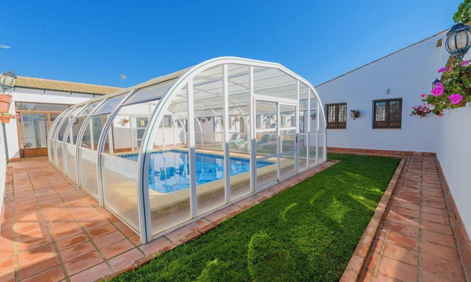 Rivero de Posadas Villa | Book Your Ideal Escape: Villa for 20 with Pool & Terrace
