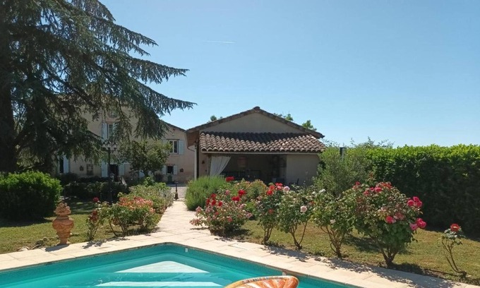 Lisle-sur-Tarn Villa | Homerez - Villa for 4 pers. with swimming pool and terrace in Lisle-sur-Tarn