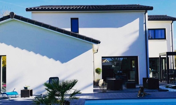 Longages Villa | Homerez - Villa for 11 ppl. with swimming-pool, jacuzzi and garden at Longages