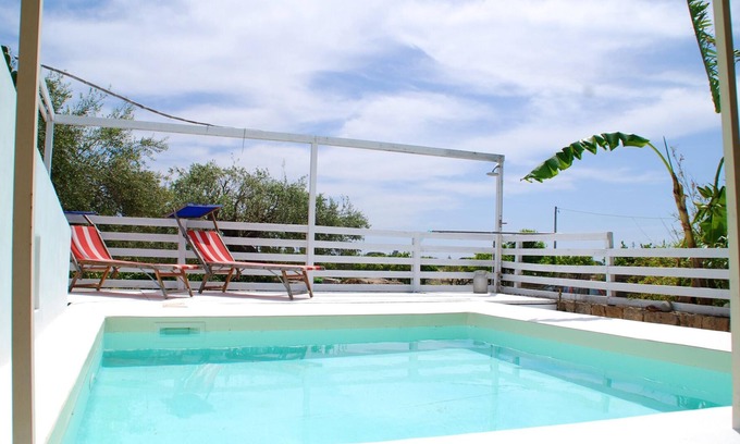 Augusta Villa | Homerez - Villa for 12 ppl. with swimming-pool, garden and terrace at Augusta