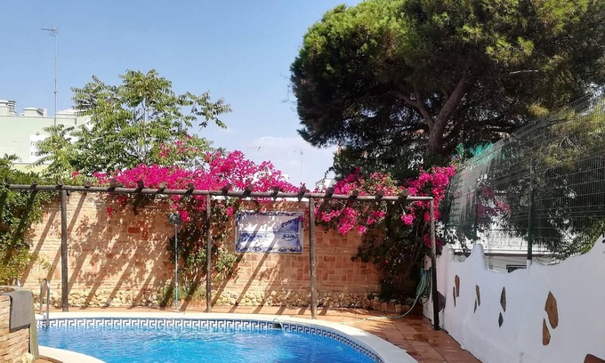 Punta Umbria Villa | Homerez - Villa for 6 ppl. with swimming-pool and garden at Punta Umbría