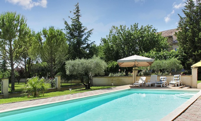 Althen-des-Paluds Villa | Homerez - Villa for 10 ppl. with swimming-pool and terrace at Althen-des-Paluds