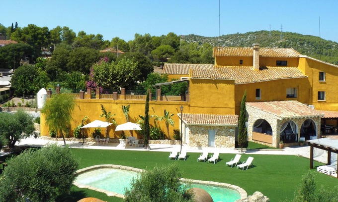 Can Trabal Villa | Relaxing Villa with Pool, Jacuzzi & Garden Near Beach