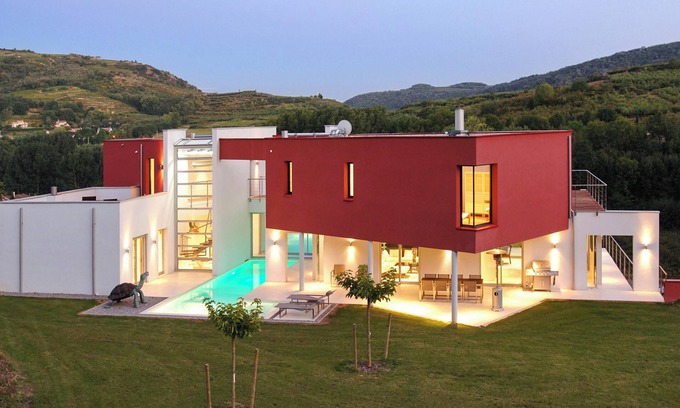 Saint-Desirat Villa | Relaxing Villa with Pool & Jacuzzi in Saint Désirat