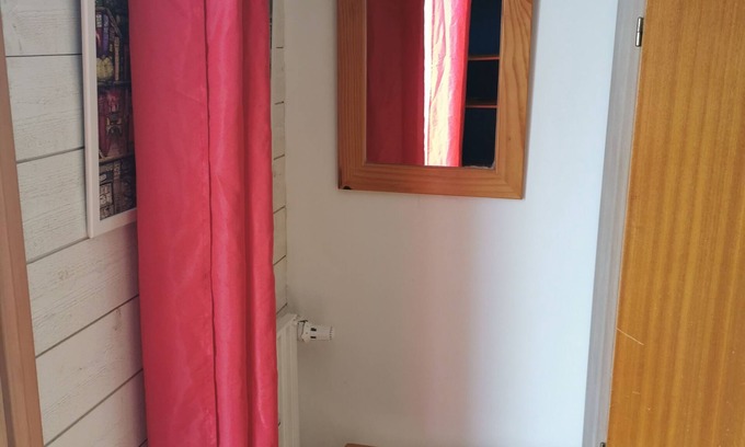 Saint-Jacques-de-la-Lande Bed & Breakfast | Cozy Homestay: Budget-Friendly Retreat for Your Getaway