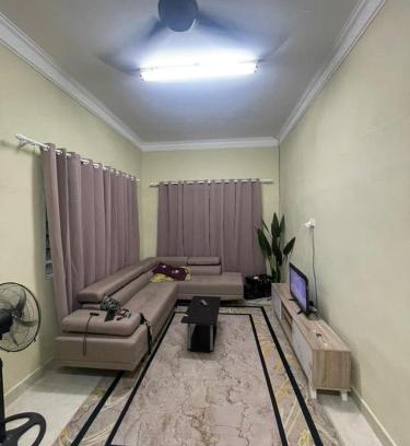 Kampung Parit Panjang House | Family-Friendly Getaway at Homestay Abah At