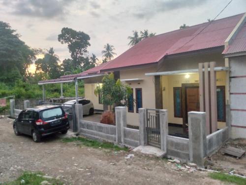 Padang House | Family-Friendly Retreat at Homestay Anugrah Awaits You