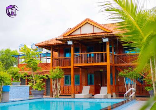 Ham Tan Hotel | Beachfront Homestay Bằng Lăng Tím with Pool & Ocean View