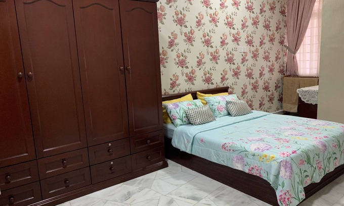 Kampung Sungai Nibong House | Guest Rated 9.2: Homestay Bayan Baru in Taman Sri Nibong