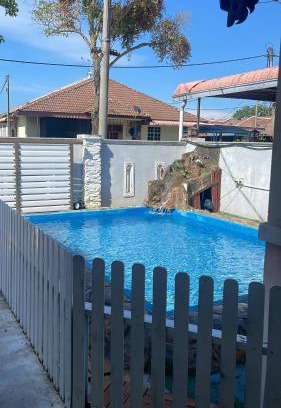 Kepala Batas House | Cozy Homestay D'Putra Bertam with Oceanfront Pool Access