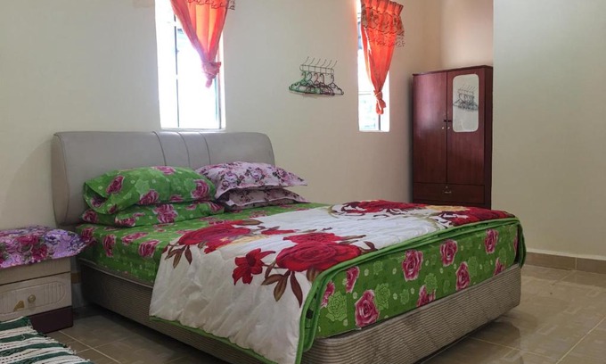 Kampung Leban House | Inviting Homestay d SOFIA with Cozy Fireplace & Breakfast