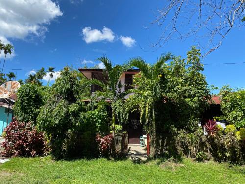 Waena House | Guest Rated Homestay Galpera Papua with Breakfast & Kitchen