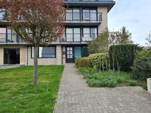 Flora House | Convenient Self Check-In at Homestay Gent-Merelbeke