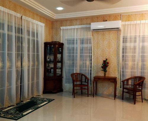 Kota Tinggi District House | Discover Homestay Hajah Rosnah: Child-Friendly Retreat