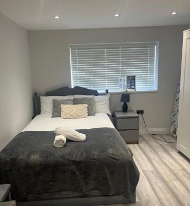 Leicester Apartment | Cozy Homestay Haven: Ideal for Family Getaways