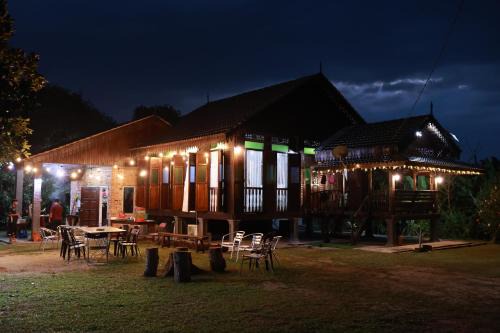 Kampung Jimah House | Guest Rated 10/10 at Homestay Kampung Den - Child Friendly