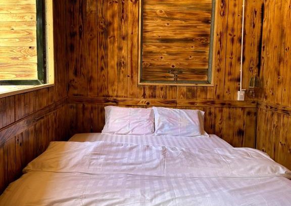 Kon Plong Apartment | Cozy Homestay Konpring: Pet-Friendly with Breakfast & Hot Tub