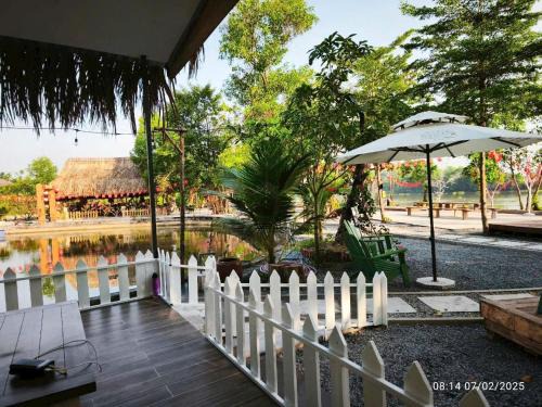Cu Chi Cabin | Homestay Mẹ khang 2 - Room lake view