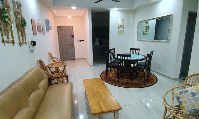Hulu Kinta Apartment | Relaxing Retreat at Homestay Meru Kayangan with Pool & Hot Tub