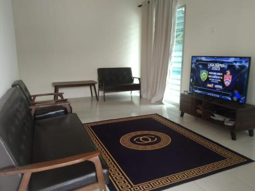 Kampung Lubok Katak House | Charming Homestay Delisha Tapah with Private Pool Access