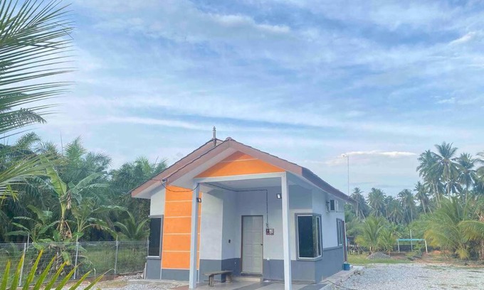 Kampung Sungai Burong House | Cozy Homestay Naim: Family-Friendly Retreat in Sabak Bernam