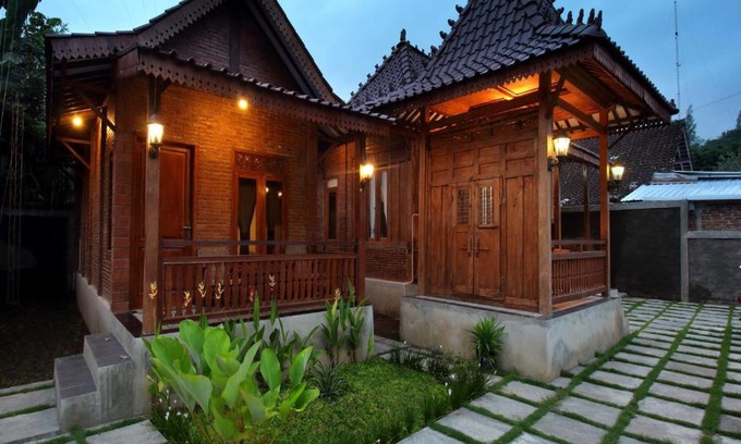 Bangunjiwo House | Discover Family-Friendly Comfort at Homestay Omah Bata