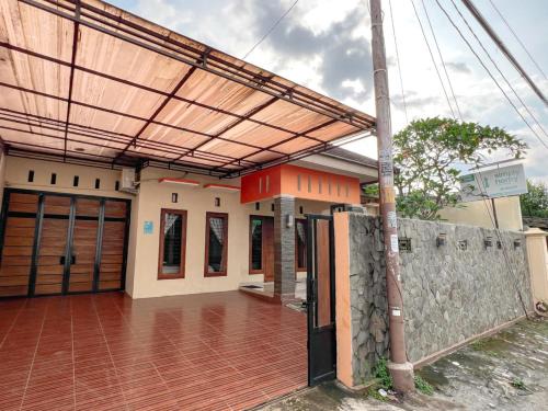 Condongcatur House | Cozy Homestay Sawitsari Near Pakuwon Mall & UGM