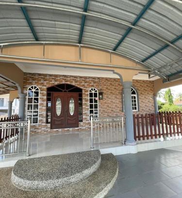 Kampung Raya Rawa House | Family-Friendly Getaway at HOMESTAY Teratak Besut