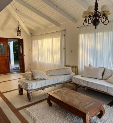 Victoria House | Welcoming Homestay Victoria Entre Rios with Pool & Pets