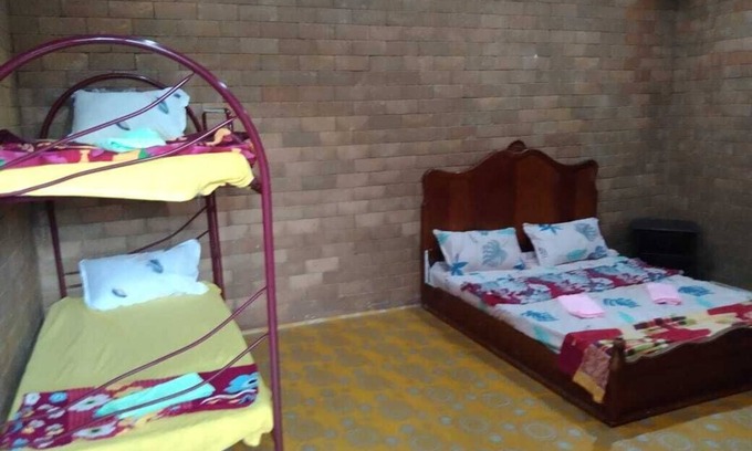 Parit Raja House | Family-Friendly Homestay with Open Concept Living Area