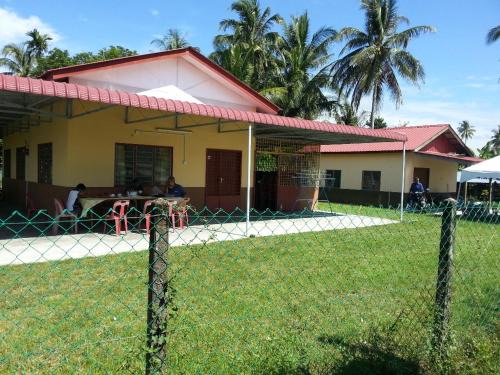 Kampung Permatang Janggus House | Inviting Homestay Zulaika with Breakfast & Fireplace