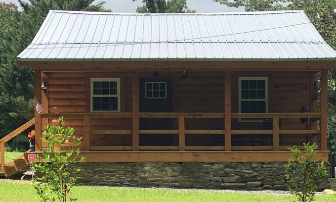 Cosby Cabin | Remodeled Homestead Cabin Minutes from Gatlinburg, 10/10!