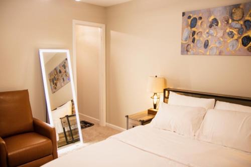 Whittaker House | Highly Rated HomeTel Premium Suite with Private Entrance