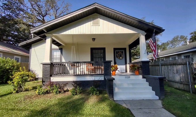 Laurel House | Cozy Hometown Hideaway: Pet-Friendly with Kitchen Access